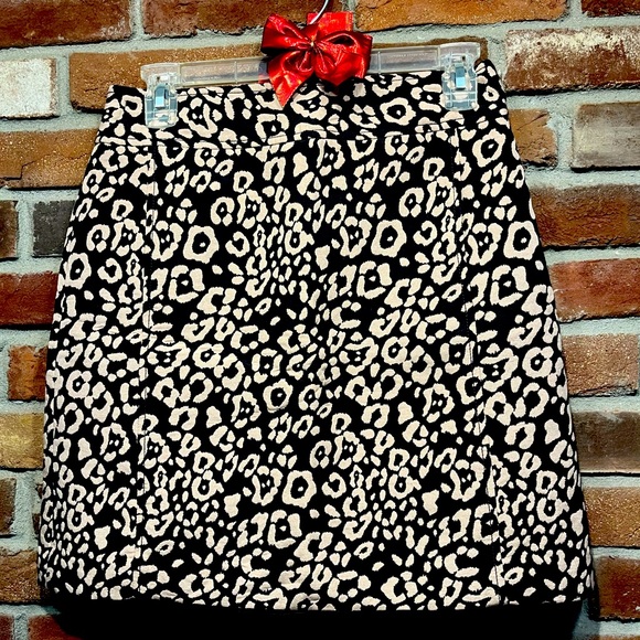 LOFT Dresses & Skirts - NWT Loft ladies skirt. Size 2 brown with pink leopard spots. Lined